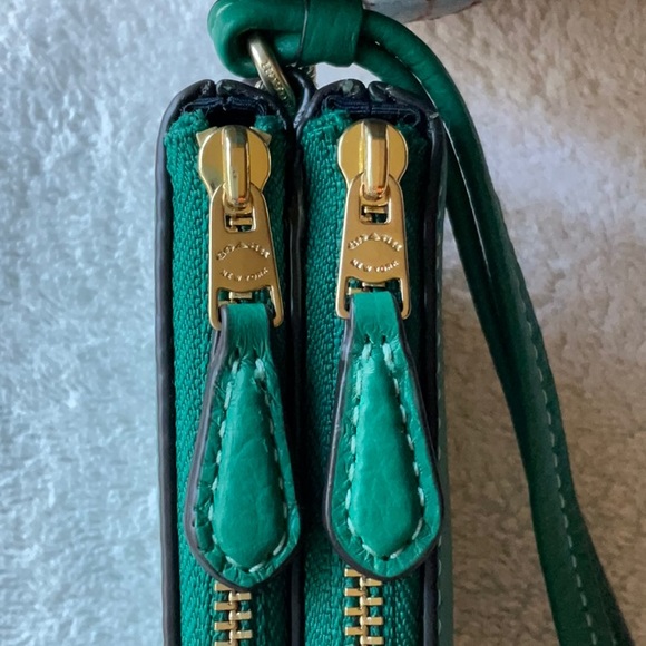 💚 COACH DOUBLE CORNER ZIP WRISTLET 💚 - Picture 11 of 16